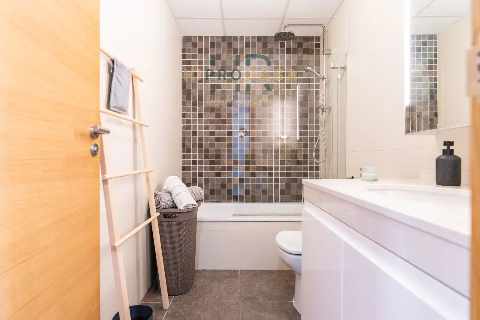Bathroom of Flat for sale in Vinyols i els Arcs  with Air Conditioner, Heating and Storage room
