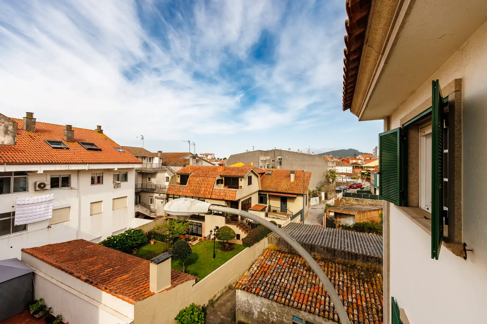Vista exterior de Dúplex en venda en Nigrán amb Calefacció, Terrassa i Traster