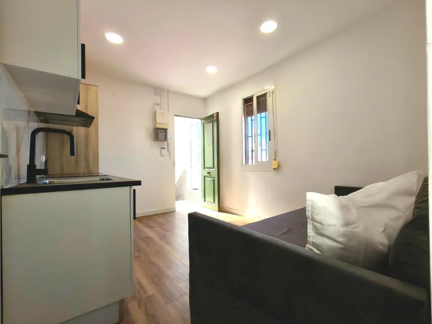 Habitación de Ático en venta en L'Hospitalet de Llobregat con Parquet, Terraza y Trastero