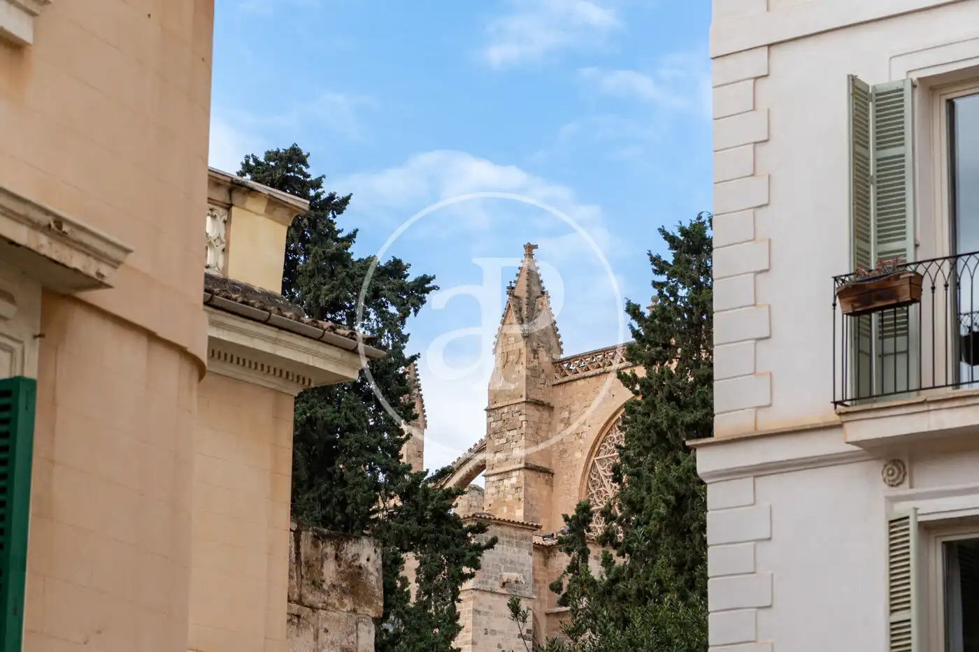 Außenansicht von Wohnung zum Verkauf in  Palma de Mallorca mit Klimaanlage, Heizung und Balkon