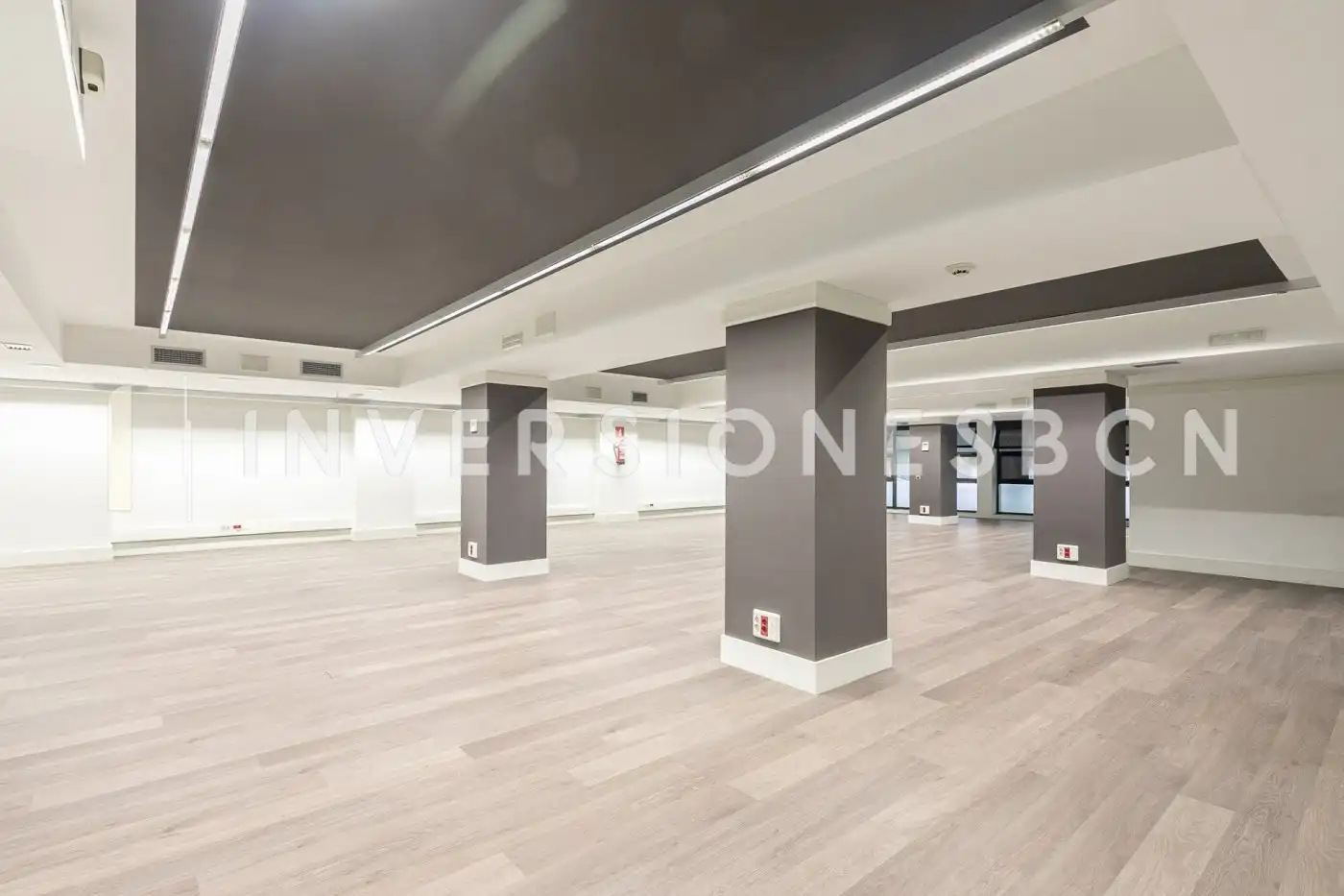 Local comercial de lloguer a Carrer Calabria, imagen 2