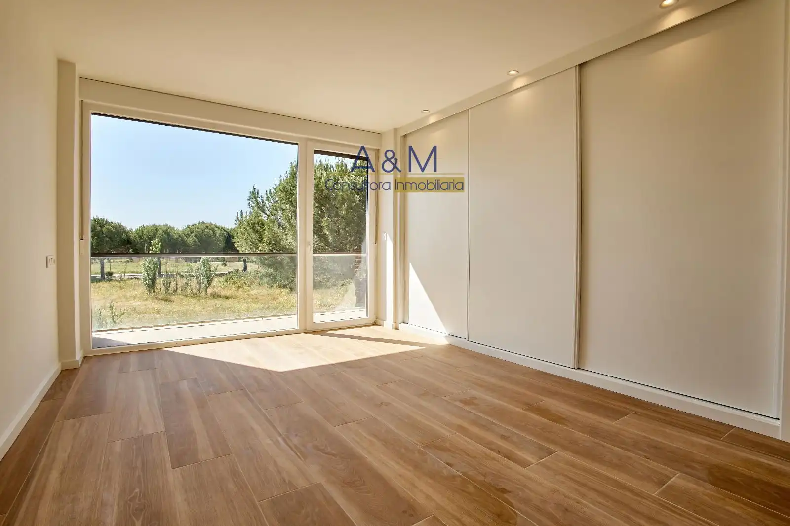 Habitación de Casa adosada en venta en Laguna de Duero con Calefacción, Jardín privado y Terraza