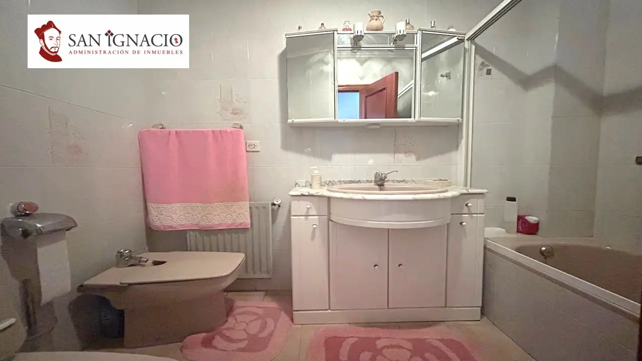 Bany de Pis en venda en Villarcayo de Merindad de Castilla la Vieja amb Calefacció i Moblat