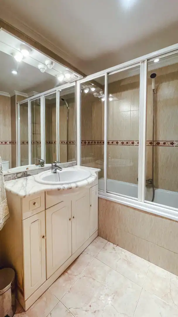 Baño de Piso en venta en Benidorm con Aire acondicionado y Balcón