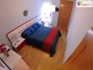 Schlafzimmer von Wohnung zur Miete in León Capital  mit Heizung, Parkett und Terrasse