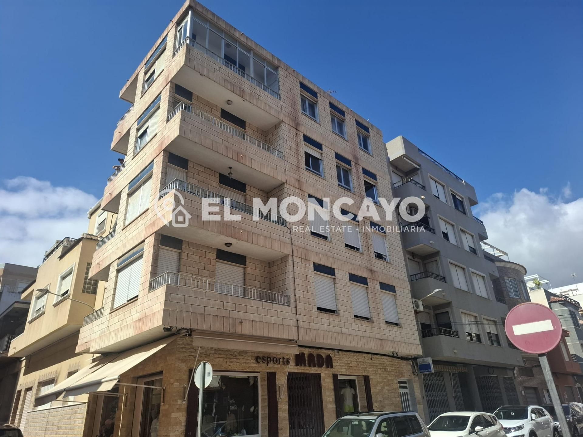 Vista exterior de Apartament en venda en Guardamar del Segura amb Terrassa