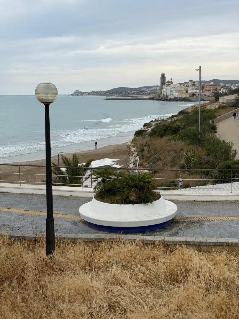 Vista exterior de Casa adosada de lloguer en Sitges amb Aire condicionat, Calefacció i Jardí privat