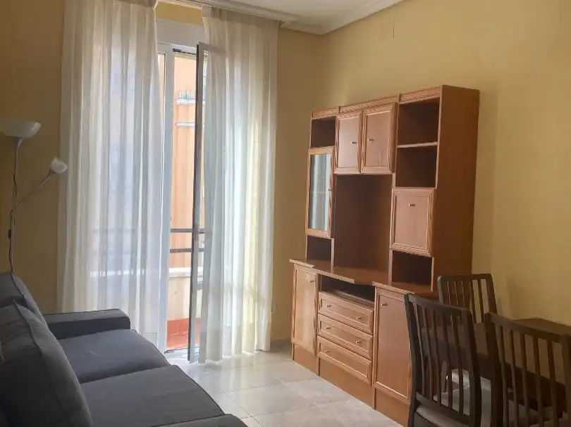Wohnzimmer von Wohnung zur Miete in  Madrid Capital mit Balkon