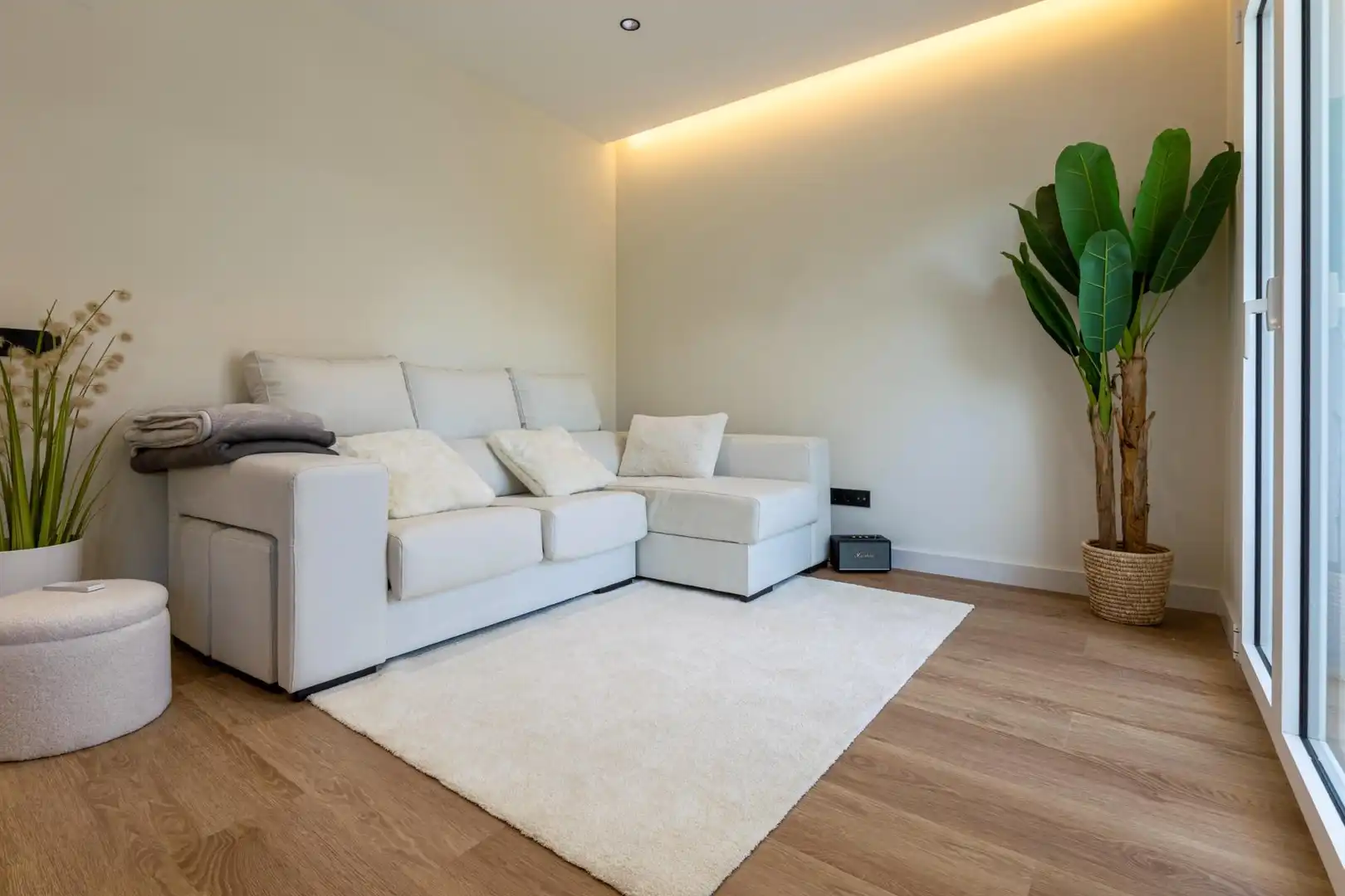 Living room of Flat for sale in Sant Pere de Ribes  with Air Conditioner, Parquet flooring and Terrace