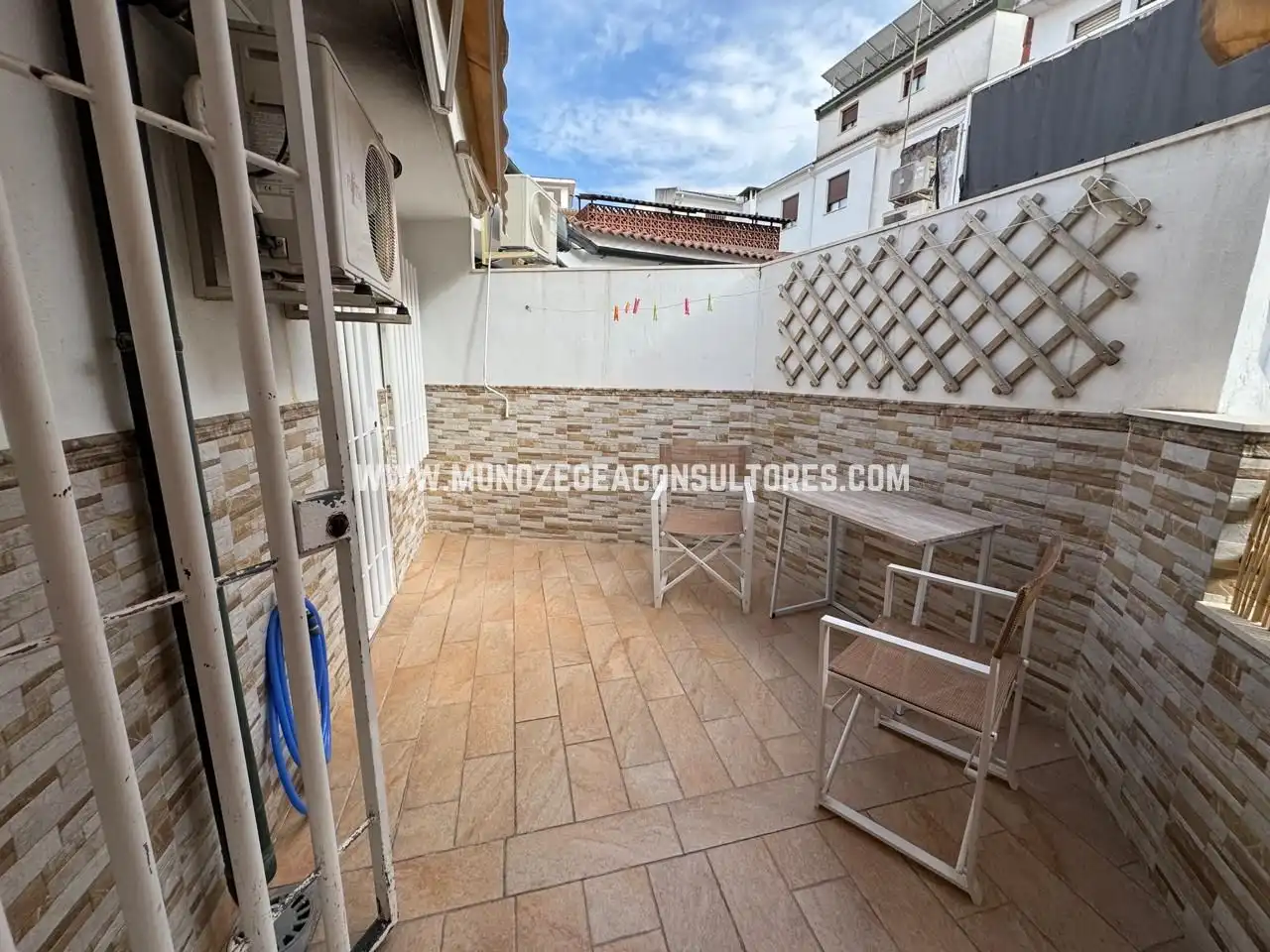 Außenansicht von Haus oder Chalet zum Verkauf in Lucena mit Klimaanlage und Terrasse