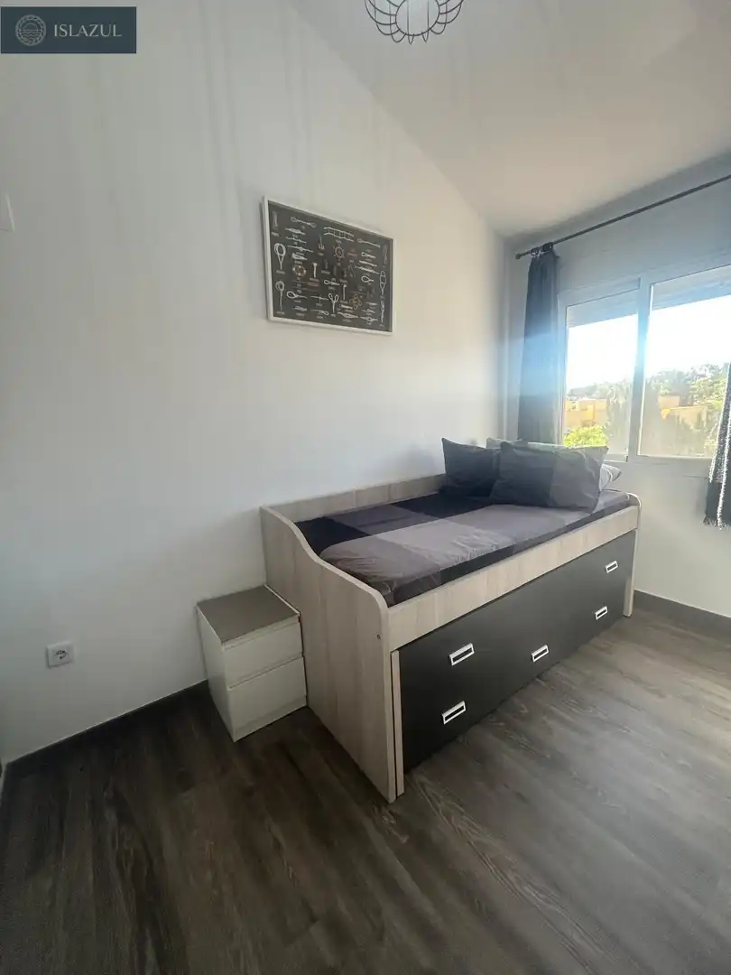 Dormitori de Apartament en venda en Isla Cristina amb Aire condicionat, Jardí privat i Terrassa