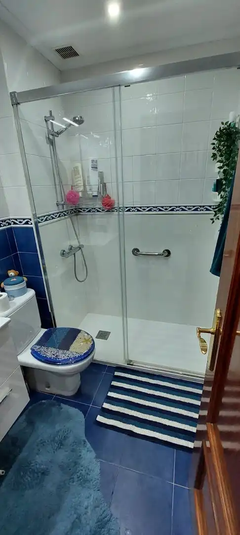 Baño de Piso en venta en Guriezo con Calefacción, Terraza y Trastero