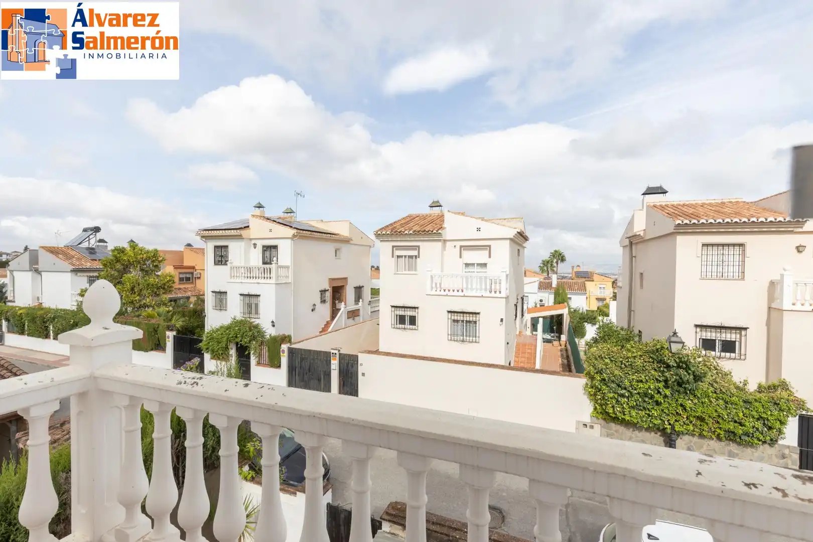 Exterior view of Houses for sale in Altos de la Zubia