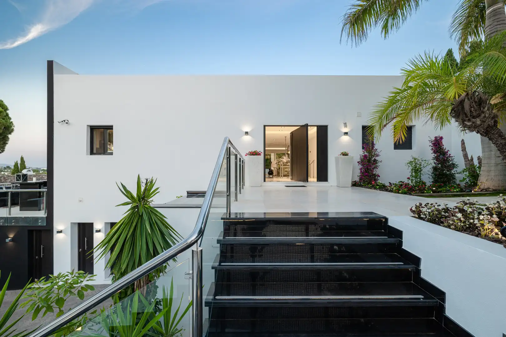 Terrassa de Casa o xalet en venda en Nueva Andalucía