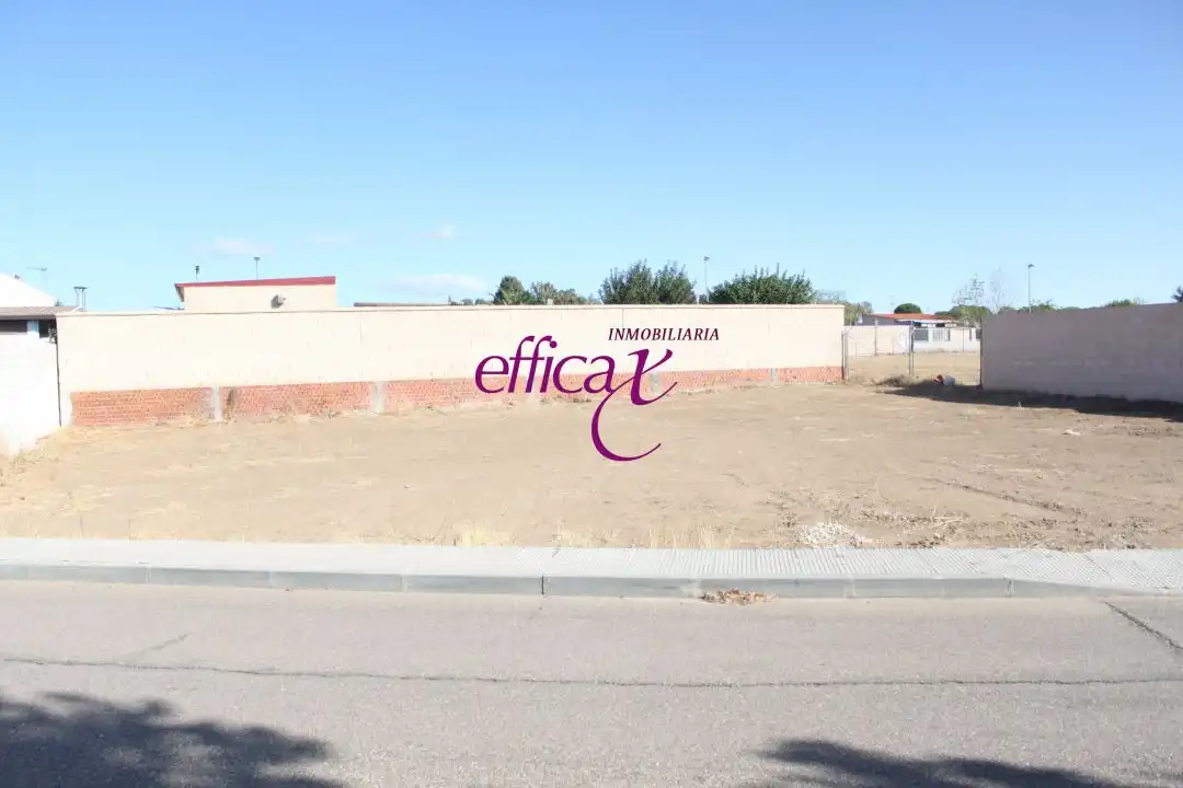 Lands and plots for sale in Novés