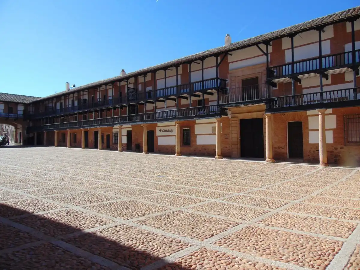 Vista exterior de Casa o chalet en venta en San Carlos del Valle con Calefacción, Terraza y Trastero