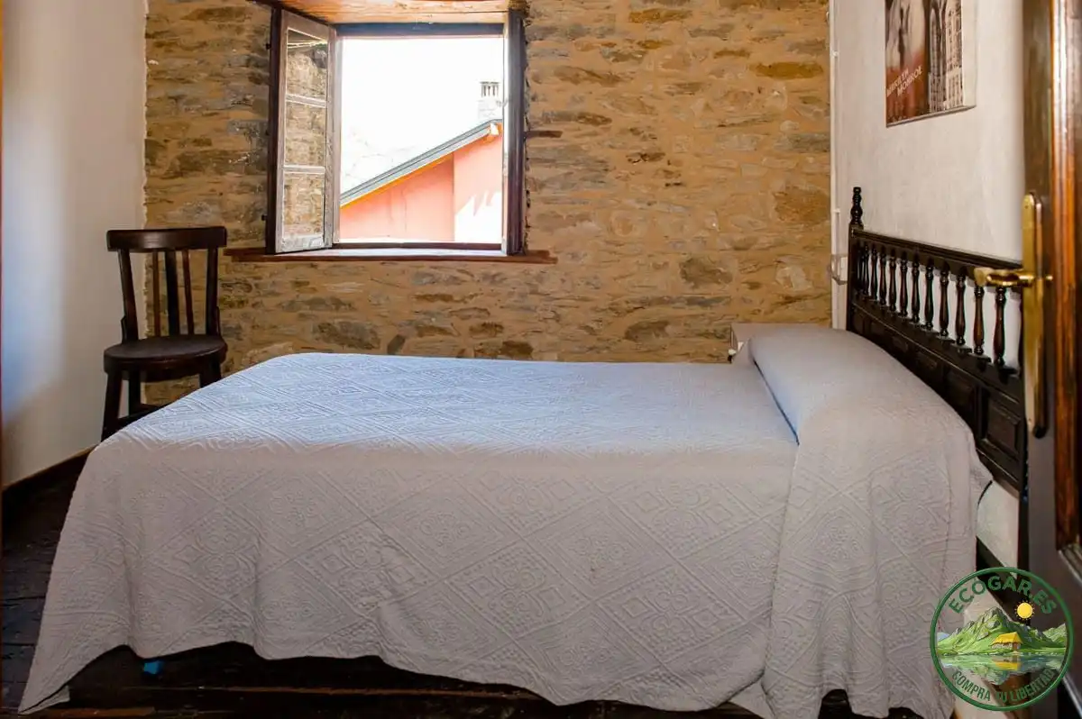 Dormitori de Casa o xalet en venda en Ponferrada amb Calefacció, Parquet i Terrassa