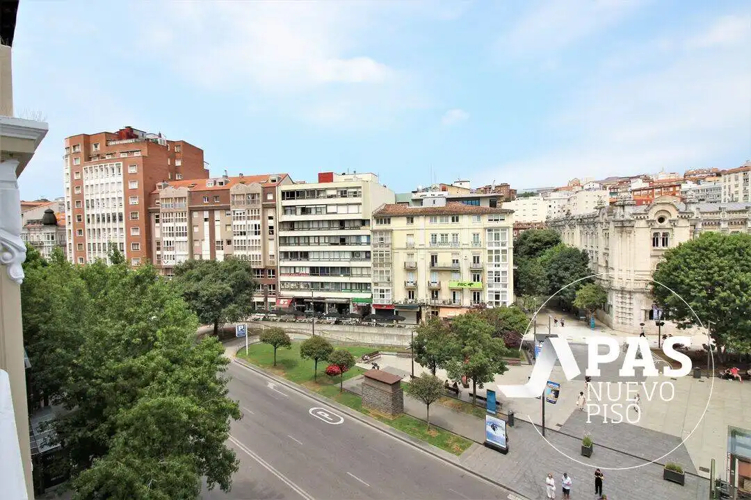 Außenansicht von Wohnung zum Verkauf in Santander mit Heizung und Balkon