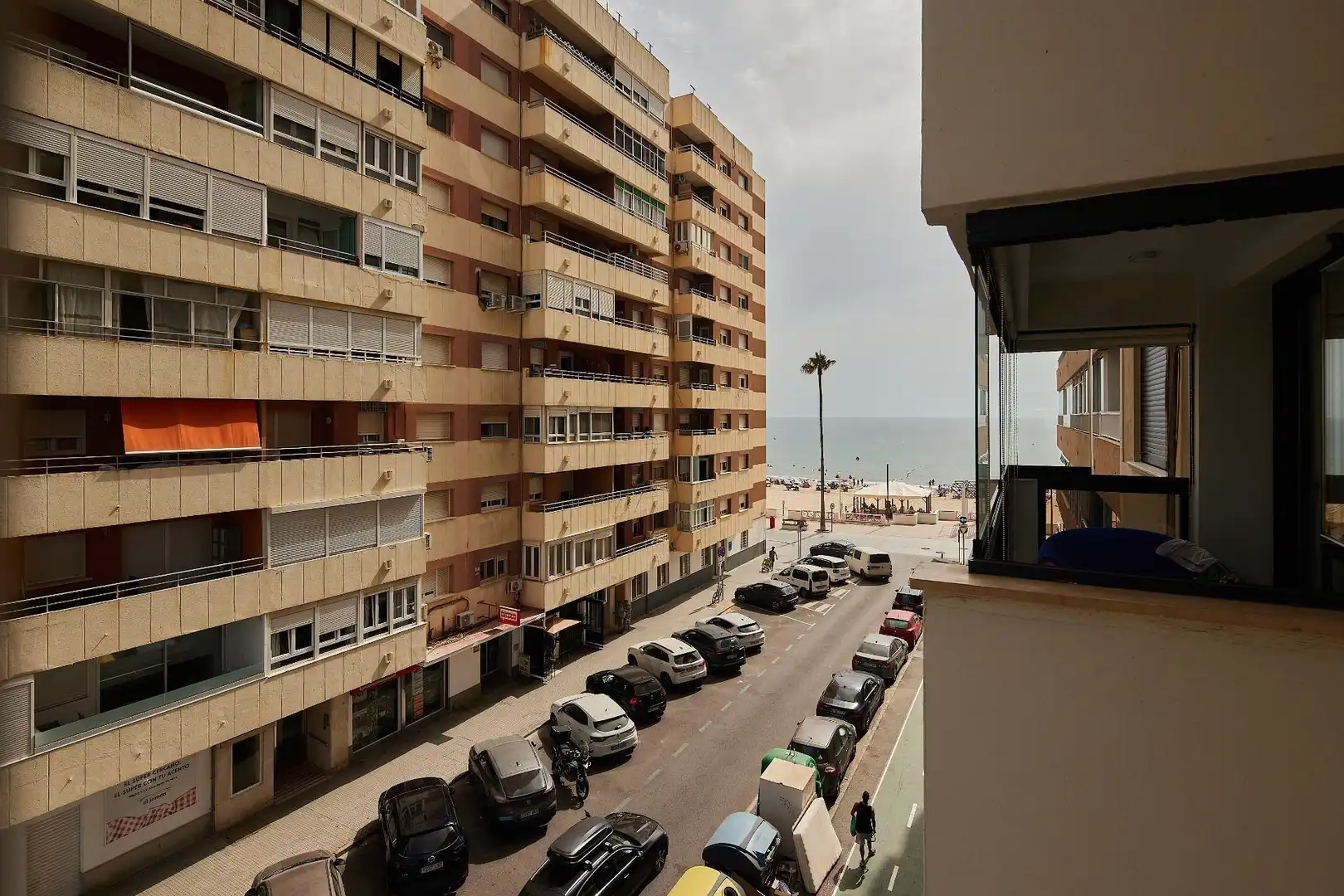 Vista exterior de Piso en venta en Cádiz con Terraza, Balcón y Alarma