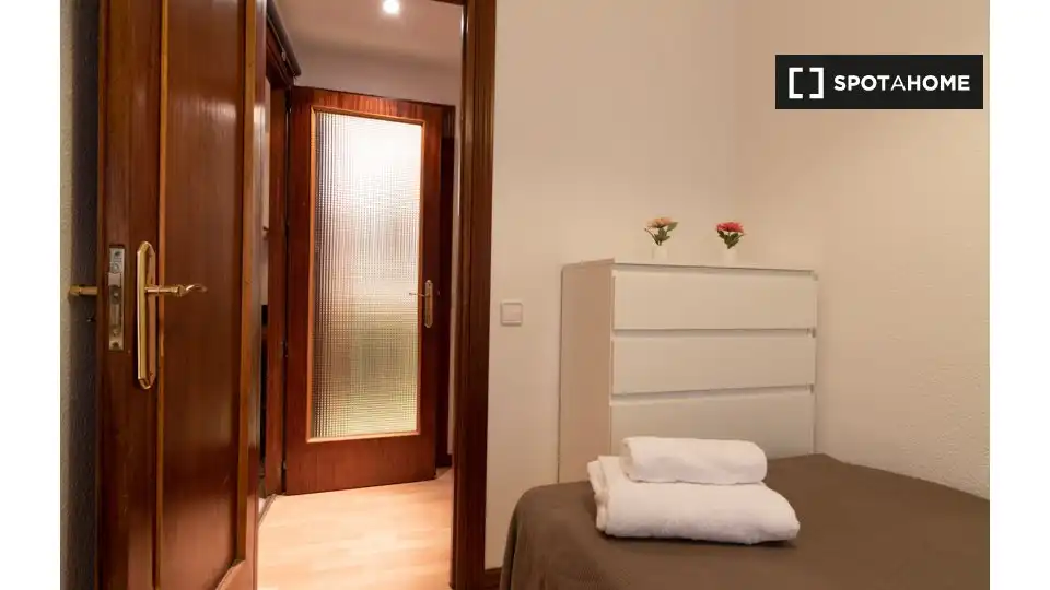 Habitación de Piso de alquiler en Madrid con Aire acondicionado, Calefacción y Amueblado