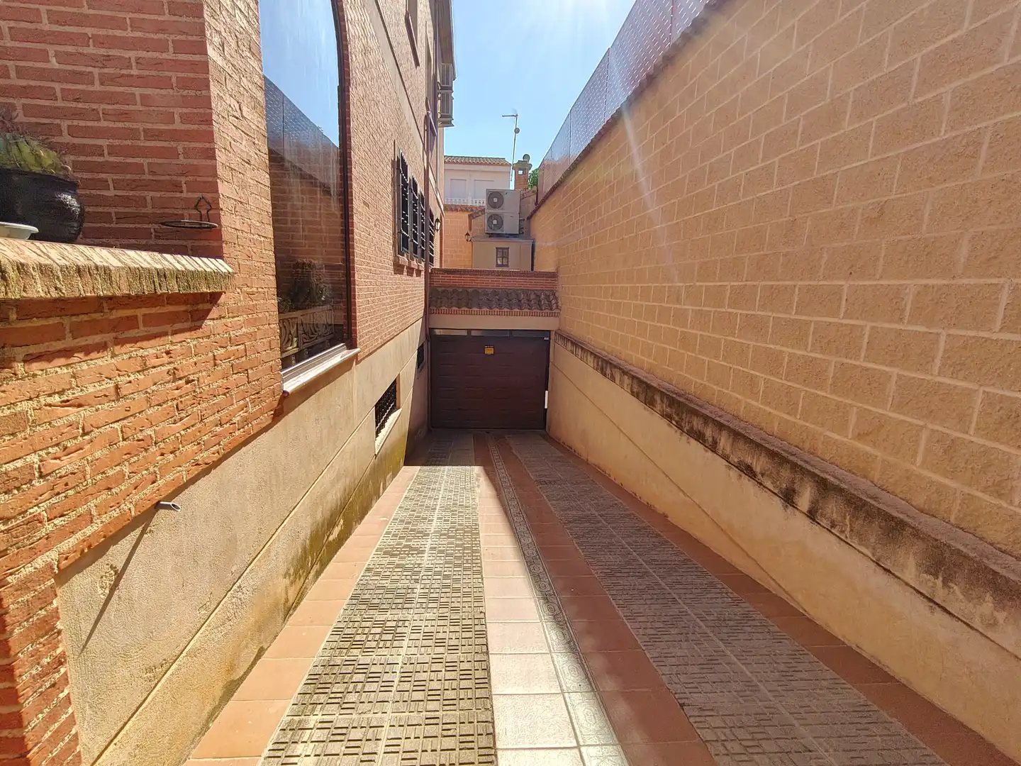 Vista exterior de Casa o xalet en venda en Herencia amb Aire condicionat, Calefacció i Piscina
