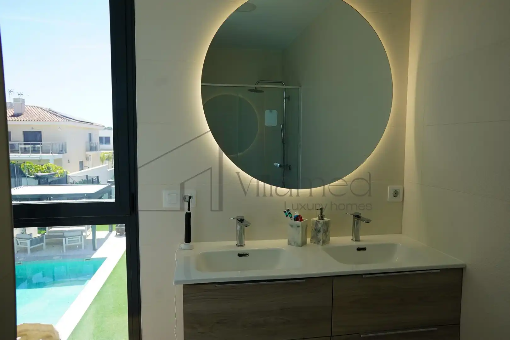 Baño de Casa adosada de alquiler en San Antonio de Benagéber con Aire acondicionado, Calefacción y Jardín privado