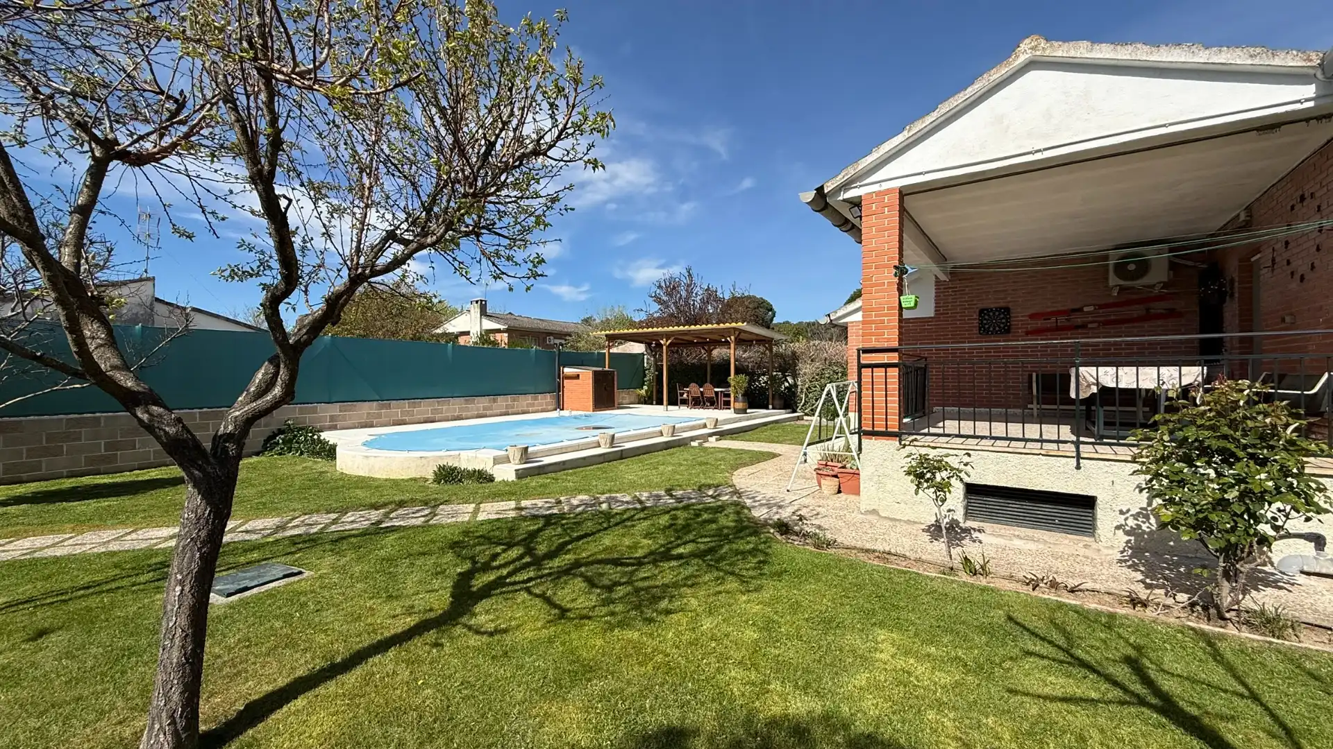 Schwimmbecken von Haus oder Chalet zum Verkauf in Almorox mit Klimaanlage, Privatgarten und Terrasse