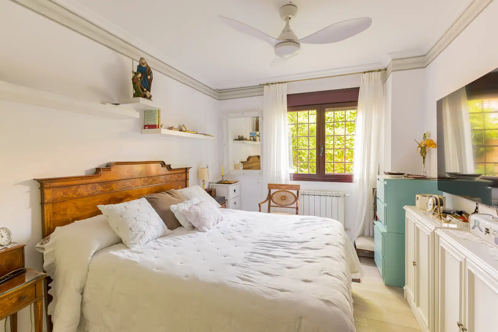 Schlafzimmer von Wohnungen zum Verkauf in Boadilla del Monte mit Klimaanlage, Heizung und Privatgarten