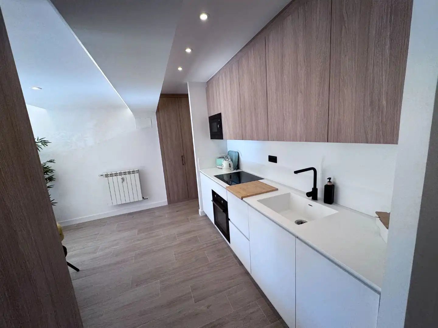 Kitchen of Flat for rent in Oviedo   with Heating, Furnished and Oven
