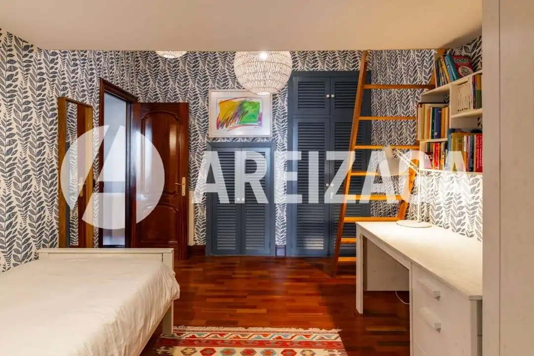 Habitación de Piso en venta en Donostia - San Sebastián  con Calefacción, Terraza y Balcón