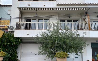 Vista exterior de Casa adosada en venda en Blanes amb Aire condicionat, Calefacció i Terrassa