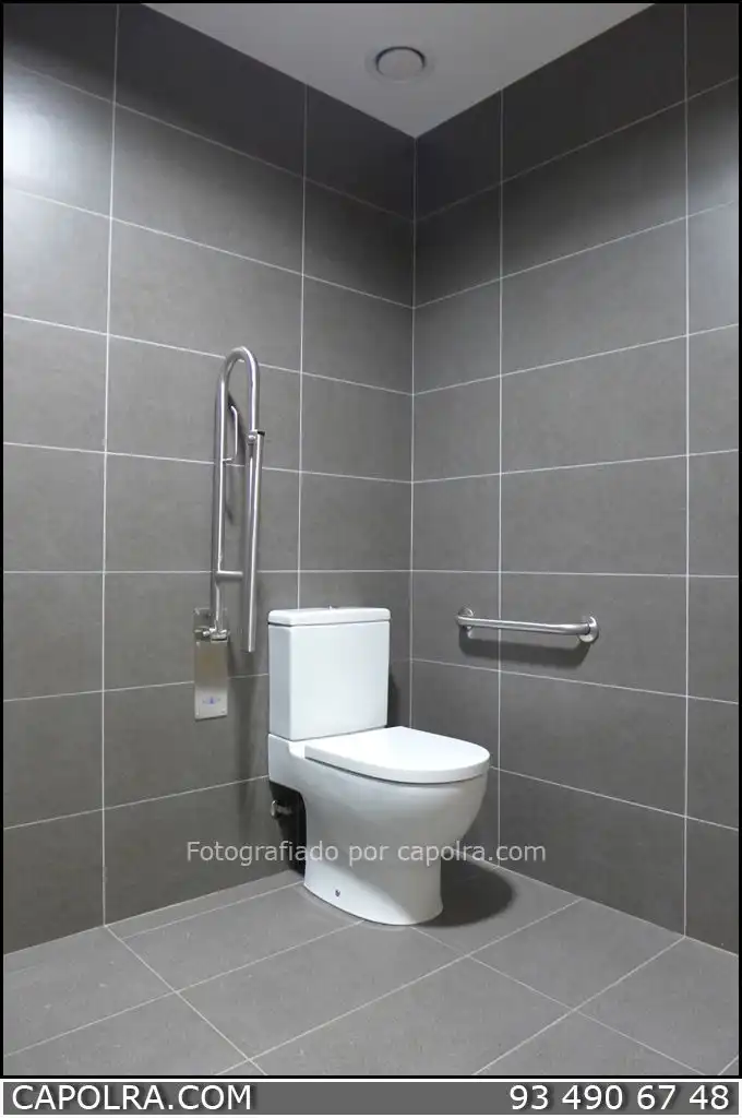 Badezimmer von Gebäude zur Miete in Barcelona