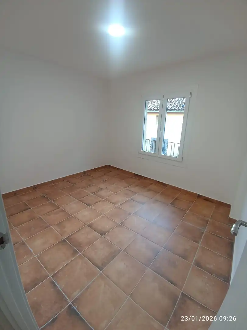 Schlafzimmer von Wohnung zur Miete in Avià mit Heizung und Ofen