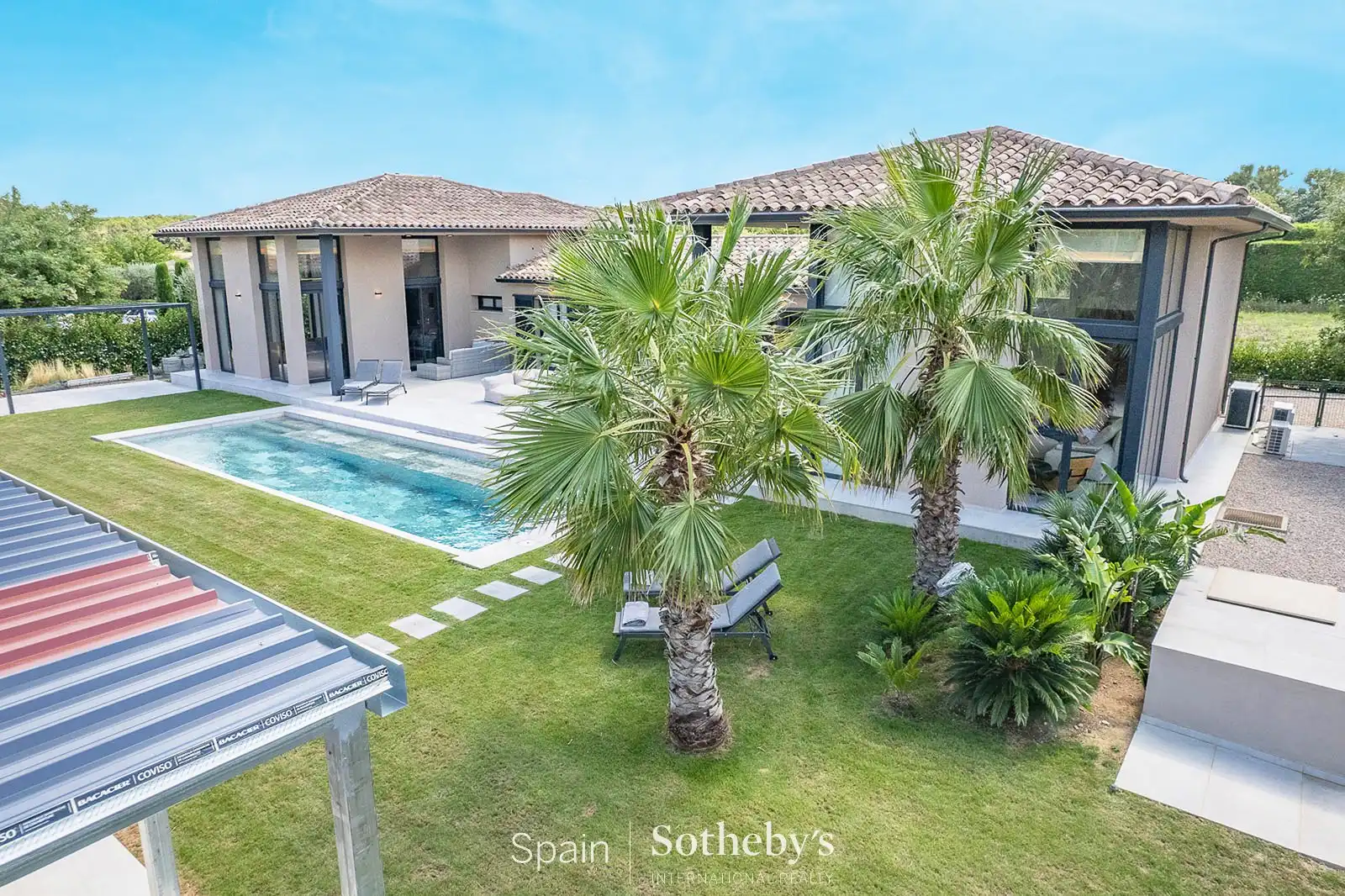 Piscina de Casa o xalet en venda en Navata amb Aire condicionat, Jardí privat i Terrassa