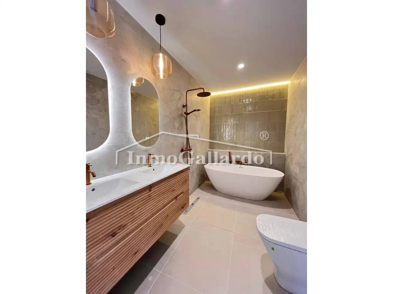 Bathroom of Flat for sale in Málaga  with Furnished and Alarm