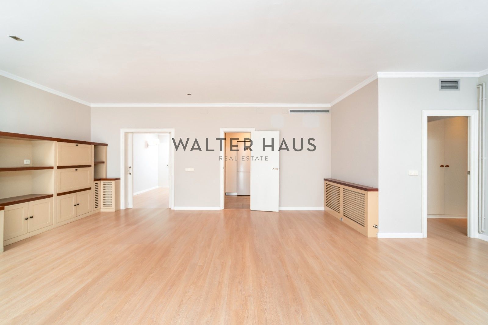 Living room of Flat for sale in  Barcelona Capital  with Air Conditioner, Heating and Parquet flooring