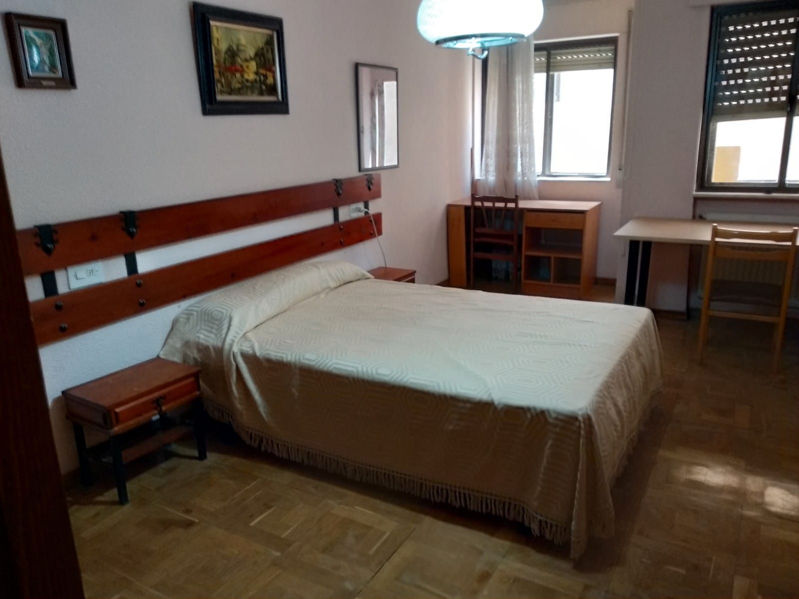 Dormitori de Pis de lloguer en Salamanca Capital amb Calefacció, Parquet i Moblat