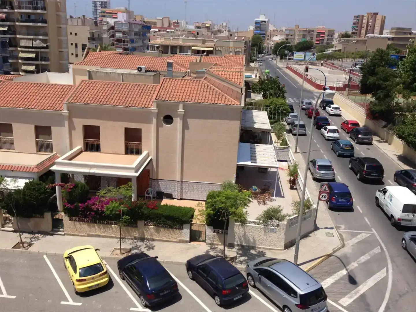 Vista exterior de Dúplex en venda en Santa Pola amb Aire condicionat, Jardí privat i Moblat