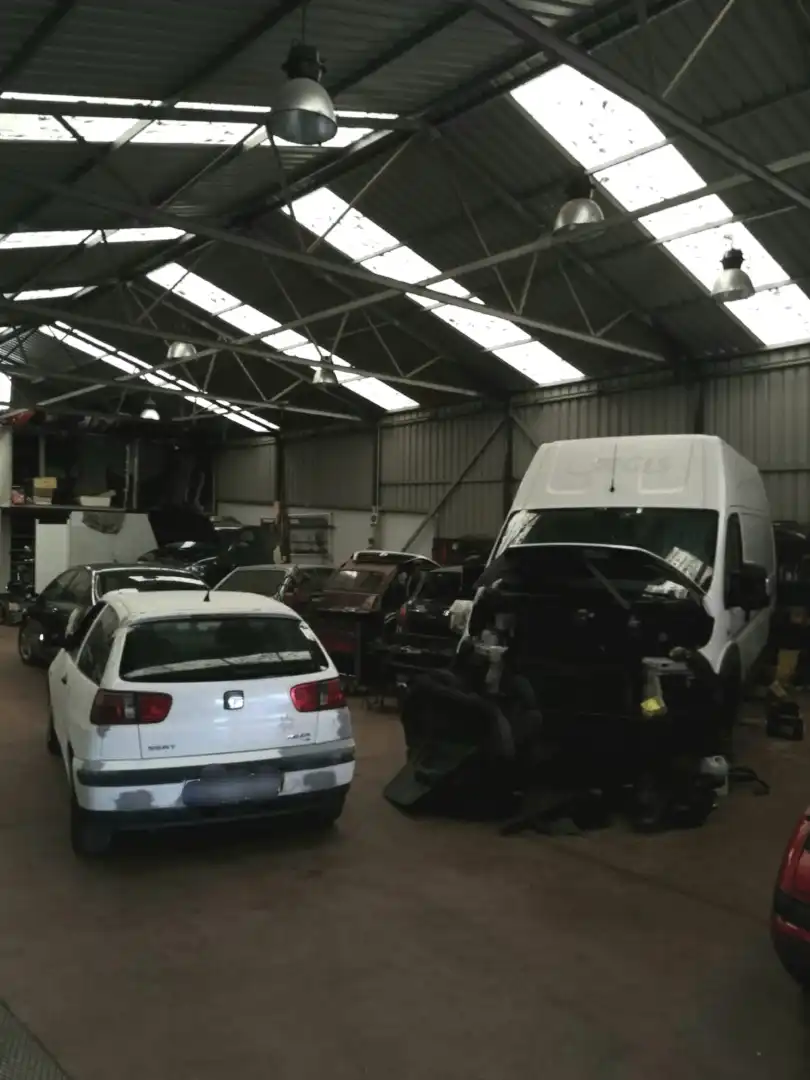 Aparcament de Nau industrial en venda en Vigo 