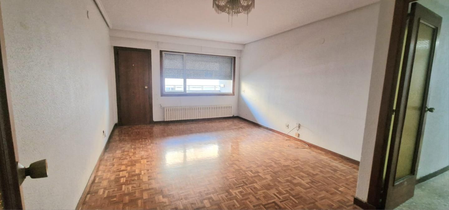 Living room of Flat for sale in  Zaragoza Capital  with Heating, Terrace and Storage room