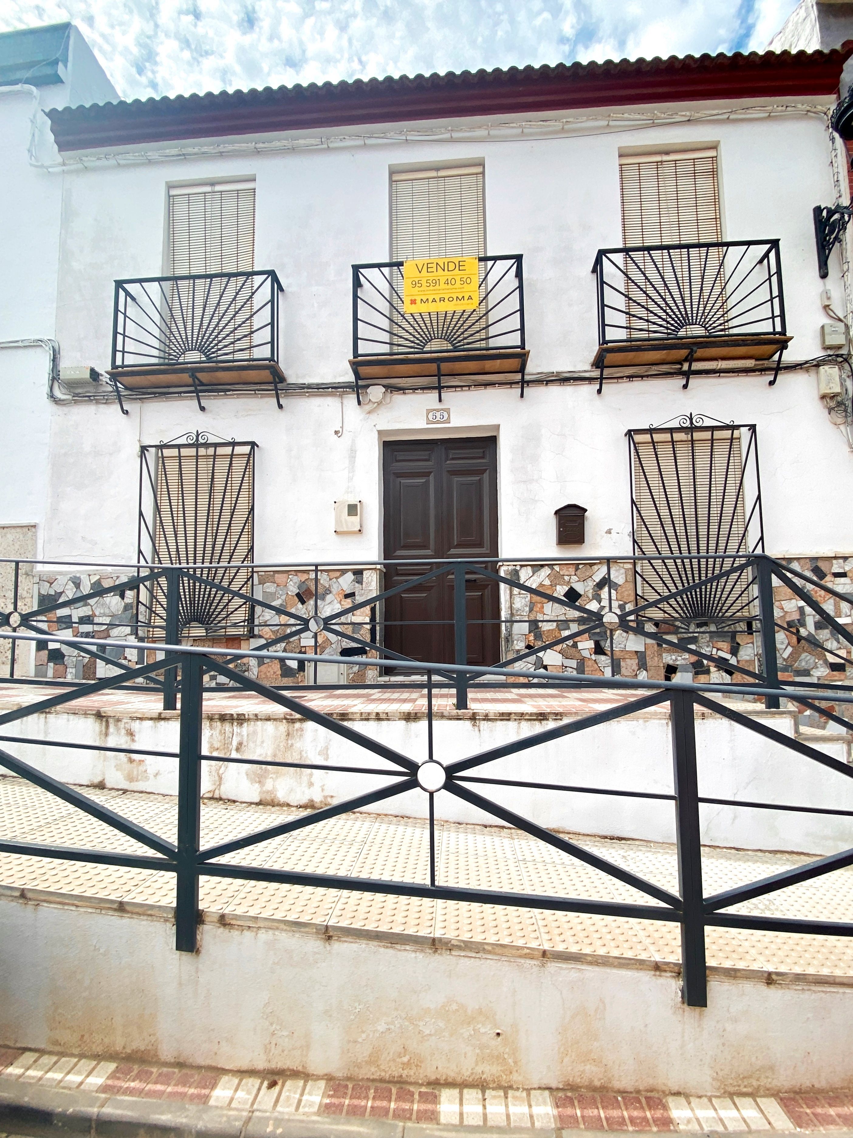 Vista exterior de Casa o xalet en venda en Pedrera amb Terrassa, Traster i Balcó