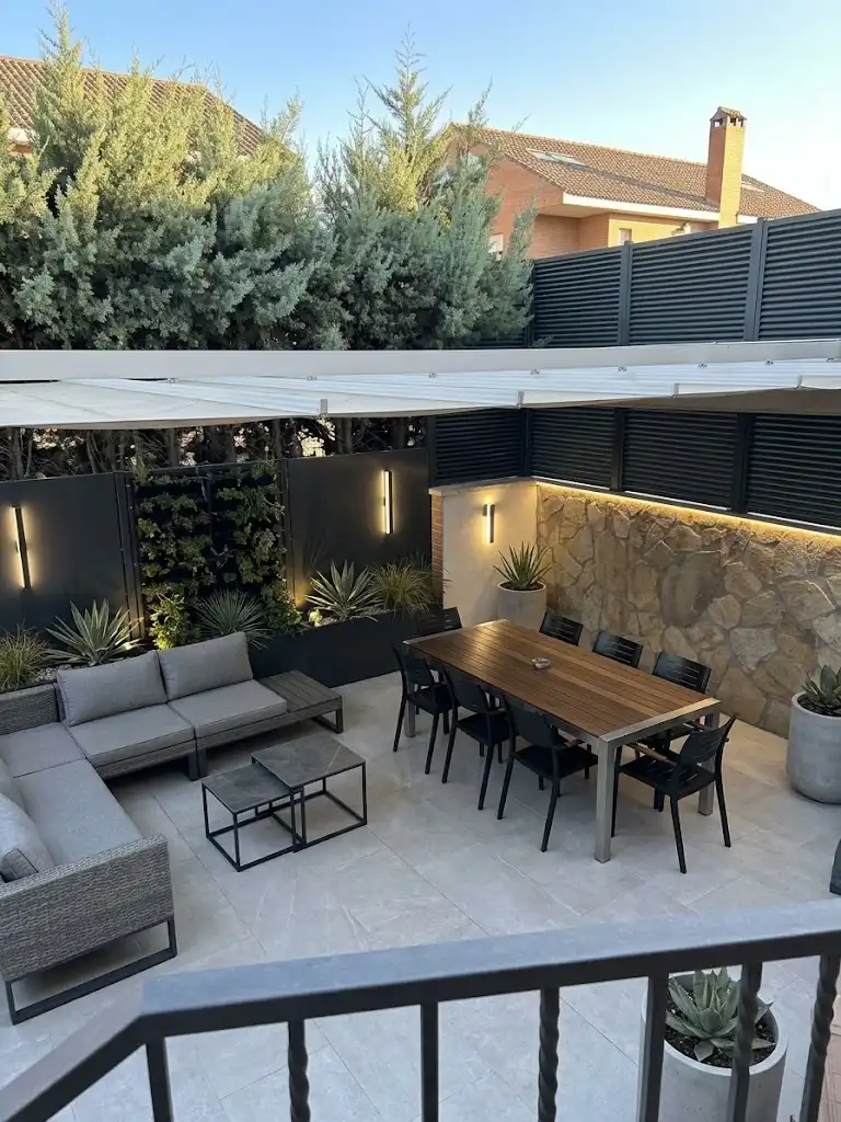 Casa aparellada amb terrassa en venda a Villanueva de la Cañada ciudad, imagen 2