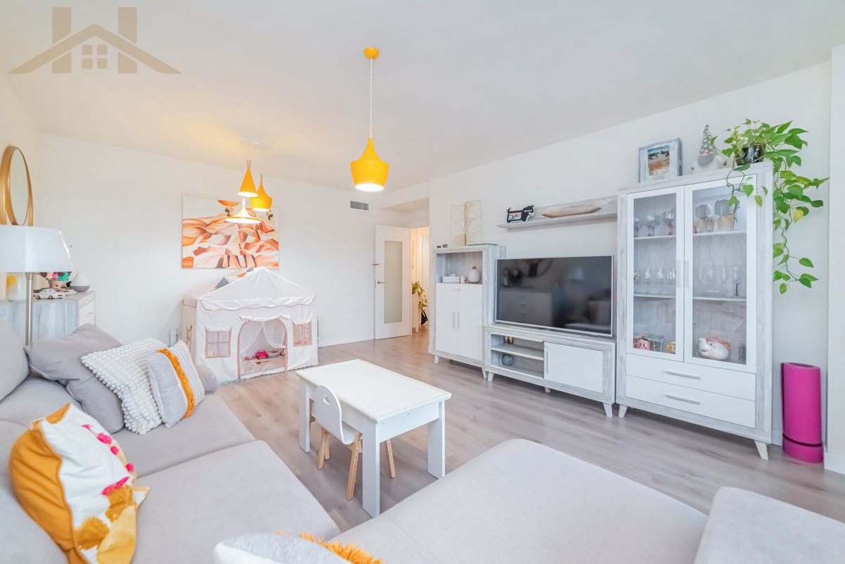 Living room of Flat for sale in Colmenar Viejo  with Air Conditioner, Heating and Parquet flooring