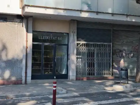 Local de lloguer en Esplugues de Llobregat amb Aire condicionat