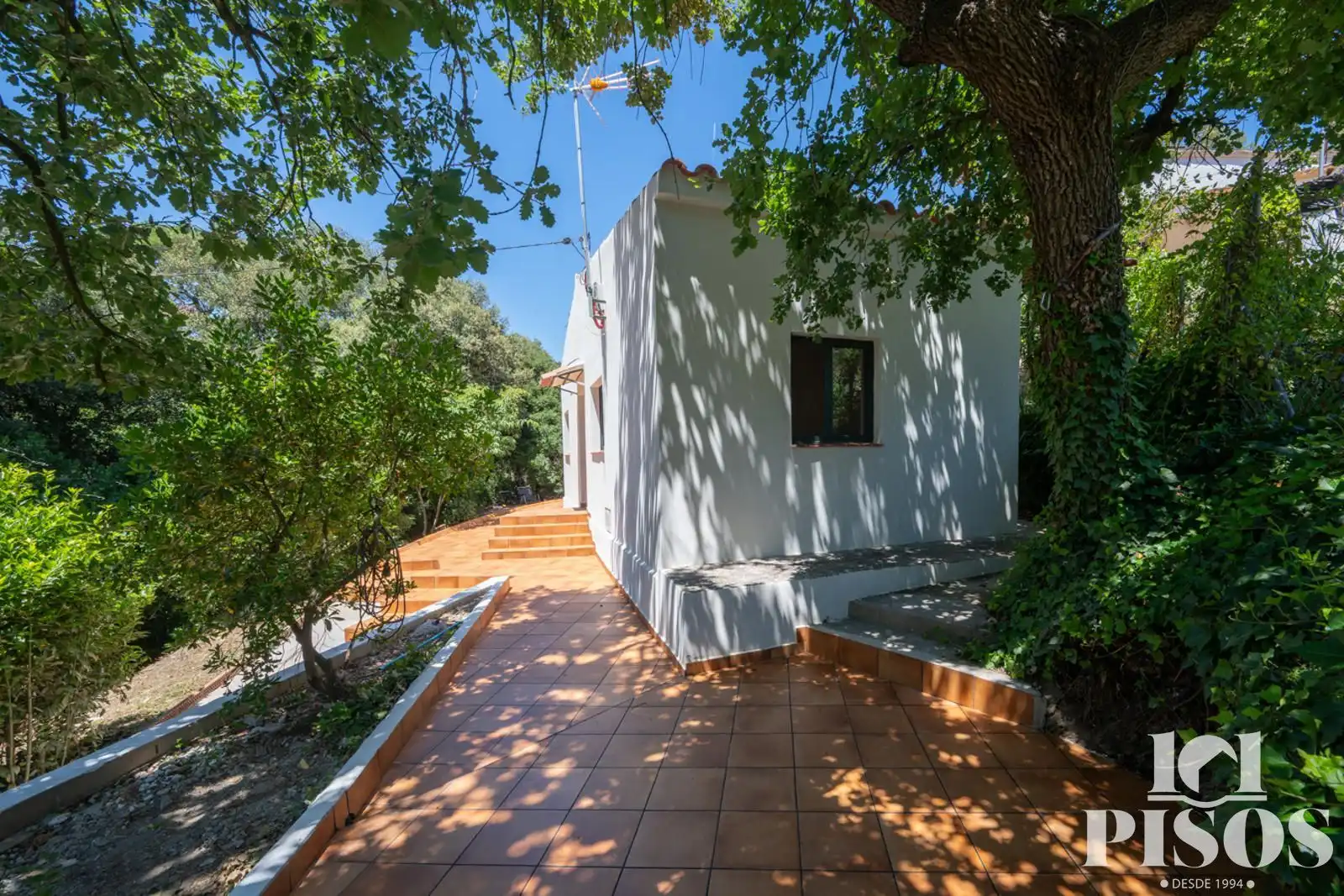 Vista exterior de Casa o xalet en venda en Sant Cugat del Vallès amb Aire condicionat, Calefacció i Jardí privat
