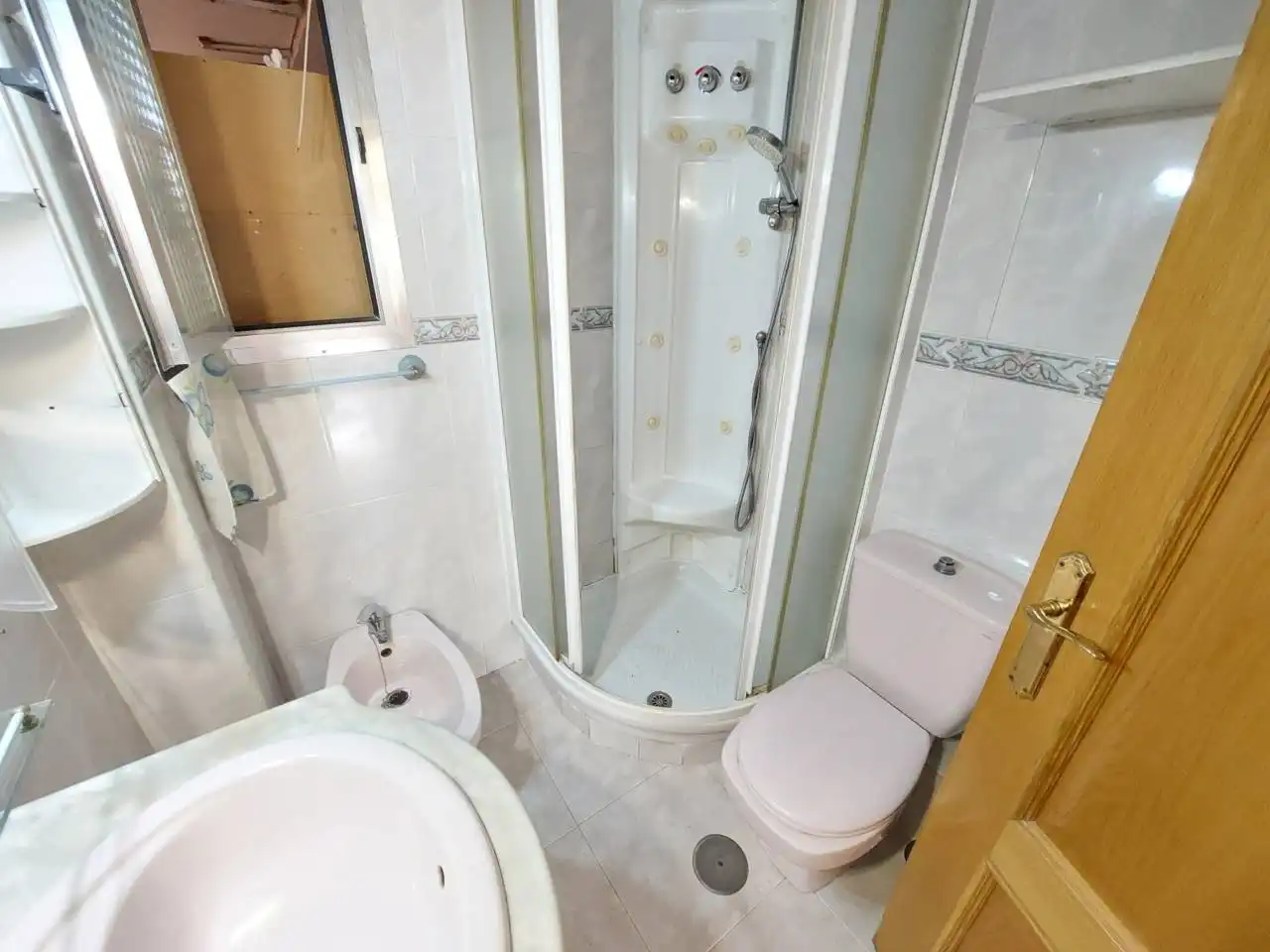 Badezimmer von Wohnung zum Verkauf in Fuenlabrada mit Heizung