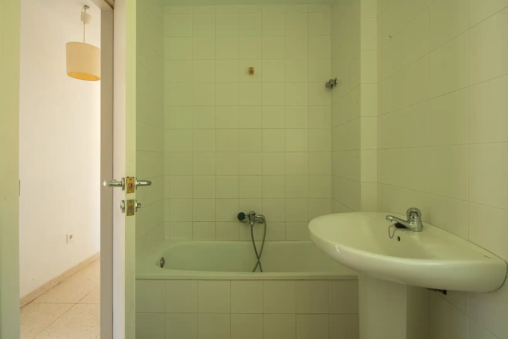 Baño de Casa adosada en venta en Granada con Calefacción, Jardín privado y Terraza