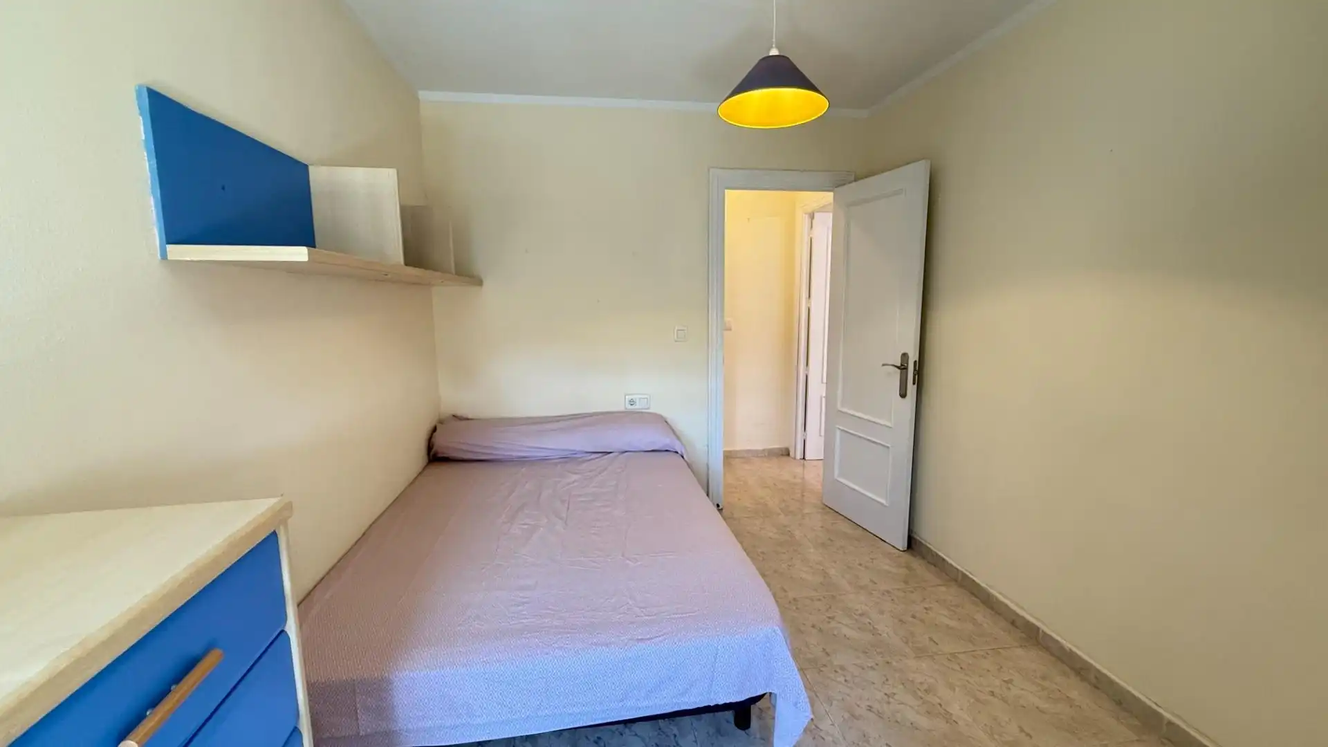 Habitación de Piso de alquiler en Águilas con Aire acondicionado, Trastero y Amueblado