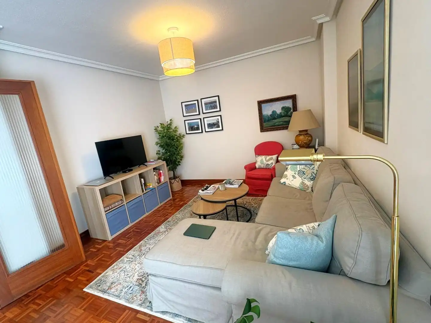 Living room of Flat for rent in Oviedo   with Heating and Furnished