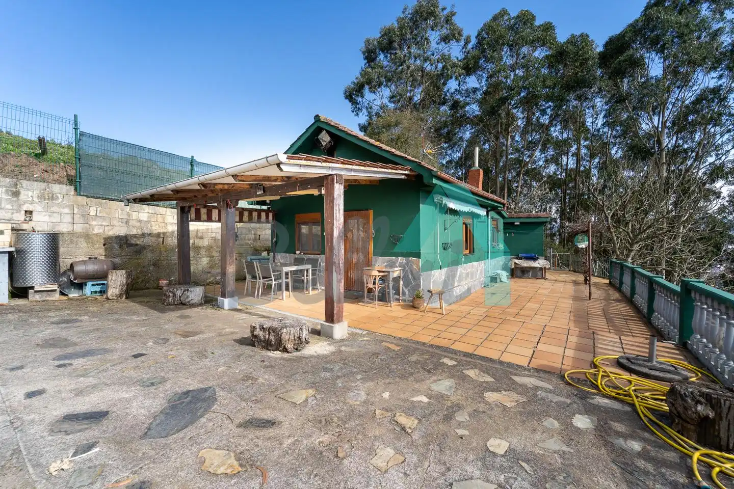 Vista exterior de Casa o xalet en venda en Oviedo  amb Jardí privat, Terrassa i Traster